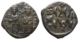 Phocas (602 - 610 n. Chr.).

 1/2 Follis (20 Nummi). Jahr nicht lesbar. Theoupolis (Antiochia).
Vs: Phocas mit Kreuzglobus und Leontia mit Kreuzsze...