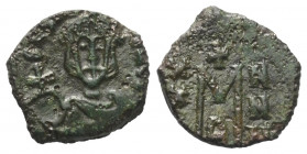 Theophilus (829 - 842 n. Chr.).

 Follis (40 Nummi). 830 - 842 n. Chr. Syrakus.
Vs: Büste in Chlamys mit Krone, Chlamys und Kreuzglobus in der Rech...