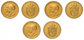 Franz Josef II. 1938-1989. 3 x 100 Franken 1952, Bern. Divo 131, Fb. 19.
Selten, nur 4.000 Exemplare dieser repräsentativen Münze geprägt.