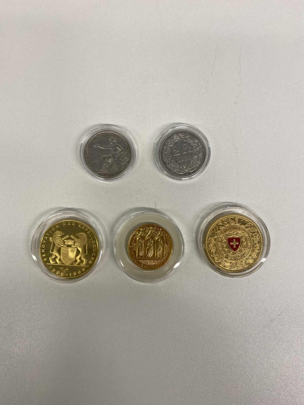 * 3 Goldmedaillen Schweiz zu verschiedenen Anlässen geprägt sowie 2 x 2 
Franken...