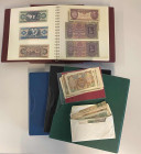 * Interessante Sammlung überwiegend europäische Banknoten untergebracht in
4 Alben. Dabei u.a. Österreich mit Notgeld und Ausgaben der allierten 
Mili...