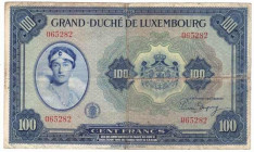 * Interessante kleine Zusammenstellung mit Banknoten aus aller Welt. Deutschland
mit den ersten DM-Ausgaben 1948, gute Noten von Spanien, Banknoten
au...