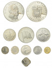* Kollektion mit Münzen aus alller Welt. Dabei einige Antike Münzen inklusive 
einer Goldmünze (Nachprägung), moderne Silbermünzen sowie 3 Ordner mit
...