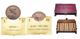 Italie, Savoy, Vittorio Emanuele II 1861-1878 - Re d'Italia, Medagliere in legno e bronzo contenente la «Serie Metallica di Casa Savoia», composta da ...