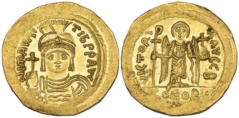 Maurice Tiberius (582-602), solidus, Constantinople, 584-602, facing bust holdin...
