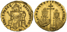 Constantine VII, Porphyrogenitus (913-359), solidus, Constantinople, Christ enthroned facing, rev., facing busts of Romanus I and Christopher, holding...