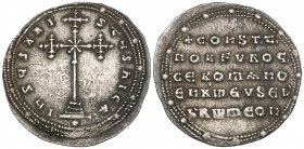 Constantine VII, Porphyrogenitus (913-359), miliaresion, Constantinople, cross crosslet on three steps, beneath globe; triple border ornamented with s...