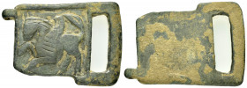 ROMAN BRONZE MILITARY BUCKLE.(1st-2nd century).Ae.

Condition : Good very fine.

Weight : 24.2 gr
Diameter : 46 mm