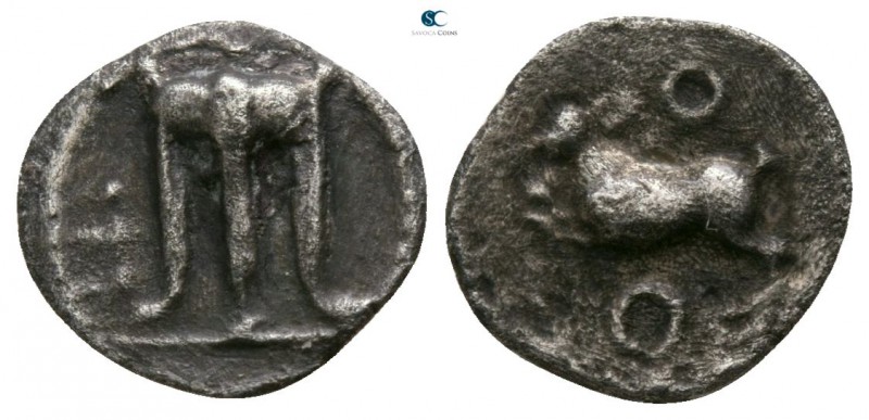 Bruttium. Kroton circa 525-425 BC. 
Diobol AR

9mm., 0,56g.

Tripod, [KPO] ...