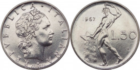 Repubblica Italiana (dal 1946) - Monetazione in lire (1946-2001) - 50 lire "Vulcano" 1967 - Gig.156 - Ac
FDC



SPEDIZIONE IN TUTTO IL MONDO - WO...