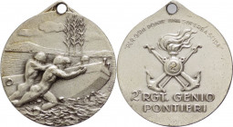 Italia - Medaglia emessa per il 2° Reggimento Genio Pontieri con il motto "Per ogni ponte una superba sfida" - con appiccagnolo - Ae - mm 30 ; gr. 9,0...