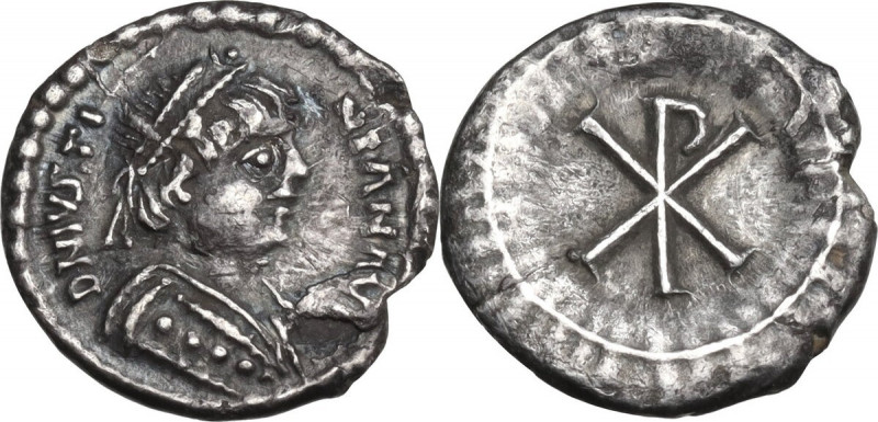 Justinian I (527-565). AR Half Siliqua, Ravenna mint, 552-565 AD. Obv. DN IVSTIN...
