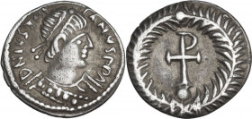 Justinian I (527-565). AR Quarter Siliqua, Ravenna mint. Obv. DN IVSTINIANVS PP A. Diademed and cuirassed bust right, wearing imperial mantle. Rev. Ch...
