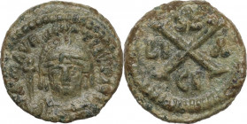 Maurice Tiberius (582-602). AE Decanummium. Sicilian mint (Syracuse?), c. 590-596. Obv. Helmeted and cuirassed facing bust, holding globus cruciger. R...