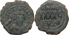 Phocas (602-610). AE Follis, Cyzicus mint. Dated RY 6 (607/8). Obv. ∂ И FOCAS PЄRP AVG. Crowned bust facing, wearing consular robes, holding mappa and...