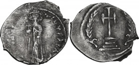 Constans II (641-668). 'Ceremonial' Silver Coinage. AR Half Miliaresion or Siliqua, Constantinople mint, 652-654 AD. Obv. [d N CONSTAN]TINЧS PP AV. Co...
