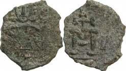 Anastasius II, Artemius (713-715). AE Follis, Syracuse mint. Obv. Crowned bust facing, wearing chlamys, holding globus cruciger and akakia. Rev. Large...