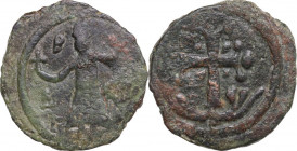 Edessa. Baldwin II, second reign (1108-1118). AE Follis, scattered legend. D/ Count standing facing, holding cross in right and sword in left hand. R/...