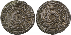 Califfi Fatimidi, Al-Mu’izz li-din Allah (341-365 AH / 953-975 DC). 1/2 Dirham, zecca di al-Mahdiya, 357 AH. D/ Legenda cufica circolare Al-Mu'izz li-...