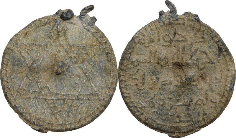 Sicilia Araba. Amuleto in piombo di forma circolare con iscrizione cufica e rest...