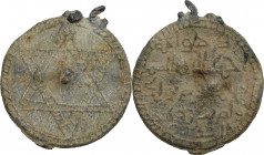 Sicilia Araba. Amuleto in piombo di forma circolare con iscrizione cufica e resto di appiccagnolo nella parte superiore. D/ Sura 112 del Corano in cin...