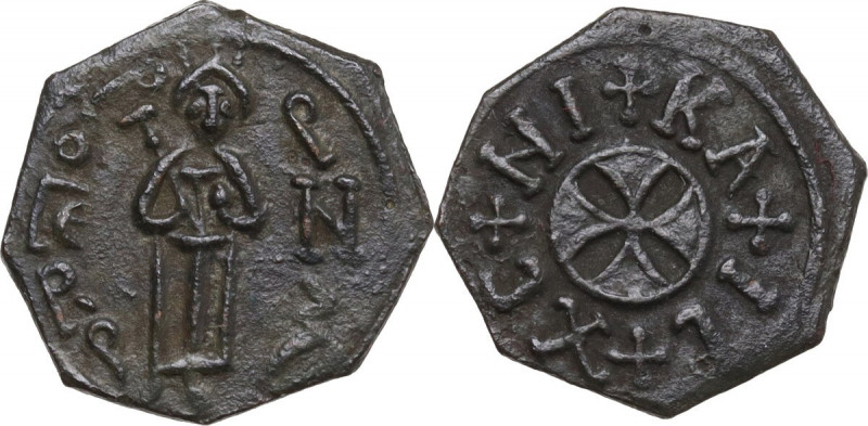 Messina. Ruggero II (1105-1154). Follaro. D/ Figura intera del sovrano (?) di fr...