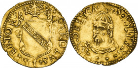Lucca. Repubblica (1369-1799). Scudo d'oro del sole 1552. D/ Scudo di forma sannitica, ornato di fogliame ricci; sopra, giglio; al centro, banda con l...