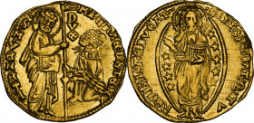 Venezia. Michele Steno (1400-1413). Ducato. D/ San Marco nimbato, stante a sinistra, porge il vessillo al Doge genuflesso; lungo l’asta, DVX. R/ Il Re...