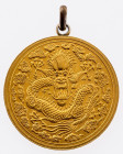 China, Kaiserreich
Kuang-hsü Goldprobe Kuping Tael 1906. Prägestätte Tientsin. Glatter Rand (Öse mit Ring, kl. Delle rechts oben). Av. Zentral: Vier ...