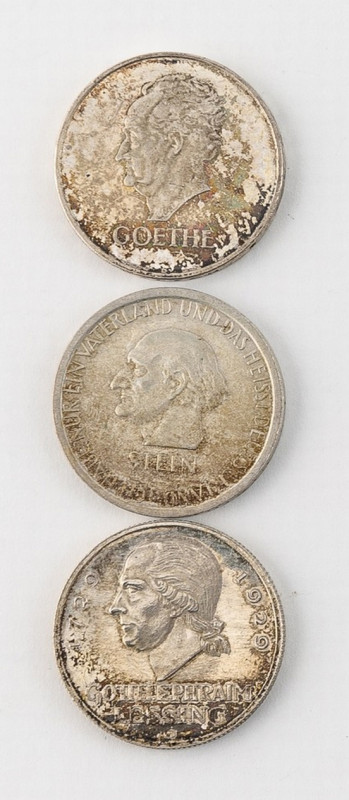 Weimarer Republik
3 x 3 Reichsmark: 1929 G Lessing, 15,1 g, ss. 1931 Stein, 14,...