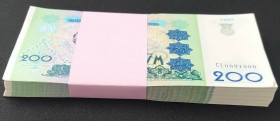 Uzbekistan, 200 Som, 1997, UNC, p80, BUNDLE
(Total 100 Banknotes), O'zbekiston Respublikasi Markaziy Banki
Estimate: USD 25 - 50