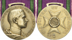 Orden deutscher Länder Sächsische Herzogtümer ab 1826
Goldene Verdienstmedaille Verliehen 1905/1935. Ohne Stempelschneidersingnatur. Porträt Carl Edu...