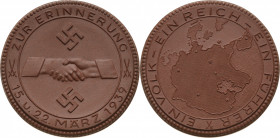 Drittes Reich
 Braune Porzellanmedaille 1939 (Meißen) Besetzung der Tschechoslowakei. Zwei verschlungene Hände / Landkarte. 51,2 mm Scheuch 1864 a Pr...