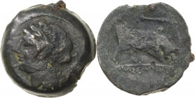 Gallien Massilia
 Bronze 240/220 v. Chr. Kopf des Apollon mit Lorbeerkranz nach links / Widerstrebender Opferstier nach rechts, darüber Mondsichel. M...