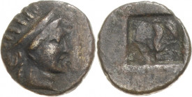 Karien Rhodos
 Bronze 190/150 v. Chr. Kopf der Nymphe Rhodos mit Stephane und Strahlenkrone nach rechts / Rose mit Seitentrieben in flachem Quadratum...