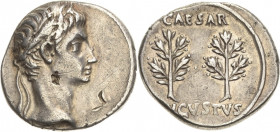 Kaiserzeit
Augustus 27 v. Chr.-14 n. Chr Denar 20/19 v. Chr., spanische Münzstätte Kopf mit Lorbeerkranz nach rechts / Zwei Lorbeerzweige, CAESAR AVG...