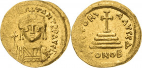 Tiberius II. Constantinus 578-582 Solidus 578/582, Constantinopel Brustbild mit Diadem und Kreuzglobus von vorn, Dm TIb CONSTANT PP AVG / Stufenkreuz,...