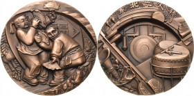 China
Medaillen Kupfergussmedaille o.J. FIDEM.Tanzendes Paar / Musikinstrumente. Randgravur mit chinesischen Schriftzeichen. 80 mm, 468,71 g. Randbre...