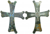 Byzantine Empire, c. 8th-11th century AD. Nice bronze reliquary inscribed Large cross Complete. Beautifully reserved!!

Weight: 23,3 gr Diameter: 12...