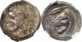 Sicile, Leontini. Tétradrachme ND (c.425 av. J.-C.), Leontini.
NGC MS 4/5 5/5 Fine style flan flaw (6141549-001).
Av. Tête laurée d'Apollon à gauche...