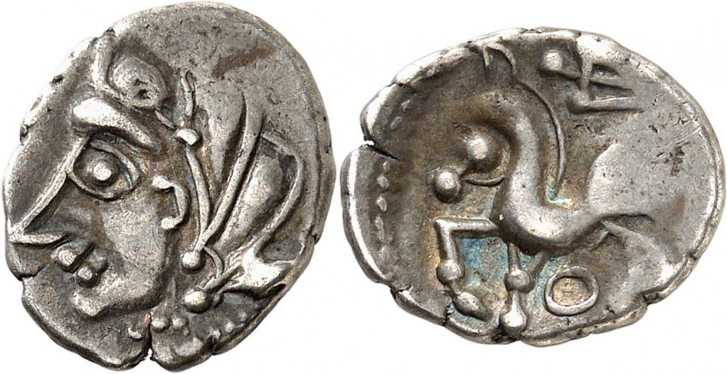 Bituriges Cubes. Quinaire au glaive ND (c.80-50 avant J.-C.).
Av. Tête à gauche...