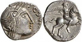 Vallée du Rhône. Quinaire DVRNACOS ND (à partir du premier tiers du Ier siècle avant J.-C.).
Av. Tête casquée de Rome à droite, quelques cheveux tomb...