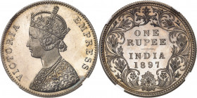 Victoria (1837-1901). Roupie, refrappe, aspect Flan bruni (PROOFLIKE) 1897, B, Bombay.
NGC PL 65 (3305163-003).
Av. VICTORIA EMPRESS. Buste couronné...