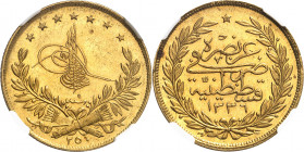 Mehmed VI (1918-1922). 250 kurush AH 1336/5 (1922), Constantinople.
NGC MS 62 (5909892-004).
Av. Au-dessus de deux carquois en sautoir et d’une cour...