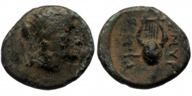 Ionia, Smyrna AE (Bronze, 11mm, 1.25g) ca 170-145 BC magistrate: ...ΦΑ-
Obv: Laureate head of Apoll right.
Rev: ΣΜΥΡ - … ΦΑ, Lyre.
Milne 1927, 149; BM...