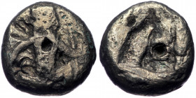 Ionia under Achaemenid dynasty, AR siglos (Silver, 14,9 mm, 5,16 g), ca. 340-334 BC. 
Obv: Persian king in kneeling-running stance right, holding dagg...