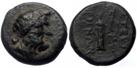 Phrygia. Stektorion AE (Bronze, 5.30g, 15mm) ca 100-0 BC.
Obv: Bearded head right / ΣΤΕΚΤΟ-ΡΗΝΩΝ, quiver and bow.
nearly very fine
Ref: Fox C. R., Eng...