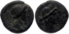 Mysia Pergamum AE (Bronze,3.42g, 15mm) Issue: Roma and Senate (c.AD 40/60 (?))
Obv: ΘƐΟΝ ϹΥΝΚΛΗΤΟΝ; draped bust of Senate, from front, r. (line border...