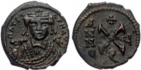 Maurice Tiberius (582-602) Æ Decanummium (Bronze, 19mm, 2.78g). Theoupolis (Antioch) mint. Dated RY 5 (586/7). 
Obv: Crowned facing bust, with trefoil...