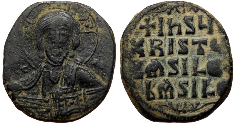 Basil II (976-1025) Æ Anonymous Follis (Bronze, 11.61g, 28mm). Constantinople
O...